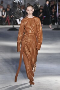defile-n21-automne-hiver-2020-2021-milan-look-17.thumb.jpg.10baa80af1bed11070e99082d85eab44.jpg