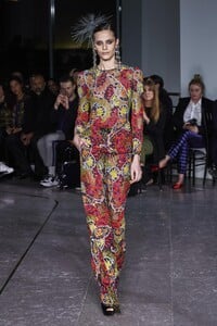 defile-naeem-khan-automne-hiver-2020-2021-new-york-look-20.thumb.jpg.b9443c1e8ae22dc0f1f5686c67f48741.jpg