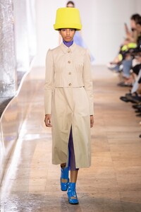 defile-nina-ricci-printemps-ete-2020-paris-look-32.thumb.jpg.e37f0270f9d2302eb881f8996f4bb0ca.jpg