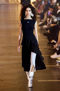 defile-off-white-printemps-ete-2020-paris-look-16.thumb.jpg.7bbfa97dcd704a4ecd3ddb29c8f4e351.jpg