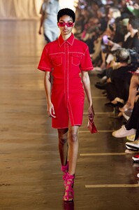 defile-off-white-printemps-ete-2020-paris-look-9.thumb.jpg.92b2c1c10d64b504a02d3d802baa7bff.jpg