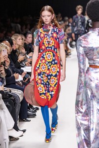 defile-paco-rabanne-printemps-ete-2020-paris-look-20.thumb.jpg.2ef6c7358f356d4c3c1840b461e57a4c.jpg