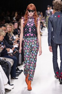defile-paco-rabanne-printemps-ete-2020-paris-look-23.thumb.jpg.cb2e823cd67363e99fdf929c64133fe2.jpg