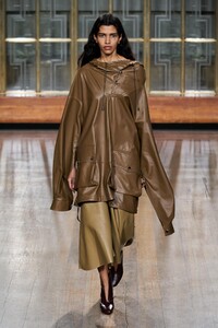 defile-petar-petrov-automne-hiver-2020-2021-londres-look-21.thumb.jpg.6b54acd0baf579f3d4fe99e3e6edd2f8.jpg