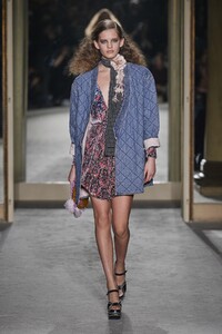 defile-philosophy-di-lorenzo-serafini-automne-hiver-2020-2021-milan-look-18.thumb.jpg.950ea5f6ebcf40c44f05c296f470e5a3.jpg