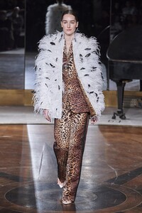 defile-prabal-gurung-automne-hiver-2020-2021-new-york-look-22.thumb.jpg.41bf2375c39ea59f1d8d130127874229.jpg
