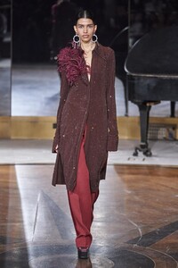 defile-prabal-gurung-automne-hiver-2020-2021-new-york-look-32.thumb.jpg.2935e725b72ee1af83436b67d3946e09.jpg