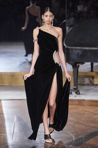 defile-prabal-gurung-automne-hiver-2020-2021-new-york-look-37.thumb.jpg.31ec5e286682ef3fd485f8b6572bfe03.jpg