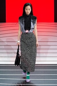 defile-prada-automne-hiver-2020-2021-milan-look-13.thumb.jpg.d0ee46dffbf0d07557a37759829fd028.jpg