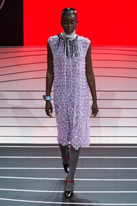 defile-prada-automne-hiver-2020-2021-milan-look-24.thumb.jpg.8937e873f1fe1e573a7d0fa0df05a235.jpg