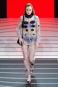 defile-prada-automne-hiver-2020-2021-milan-look-31.thumb.jpg.f84e0ea0b61b2d3c2b2c7d5b36264766.jpg