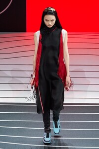 defile-prada-automne-hiver-2020-2021-milan-look-55.thumb.jpg.45ca5f4a637608aea474f1b79b09fead.jpg