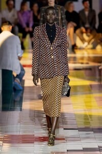 defile-prada-printemps-ete-2020-milan-look-22.thumb.jpg.dbad7eebdfd7371c77c78ebedeffd7ed.jpg