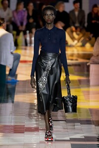 defile-prada-printemps-ete-2020-milan-look-46.thumb.jpg.b2343ad482a3f8ae8323dbc58f0e5213.jpg