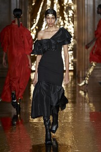 defile-preen-by-thornton-bregazzi-automne-hiver-2020-2021-londres-look-29.thumb.jpg.631a325bb07c23b597a2c2c678a644cd.jpg