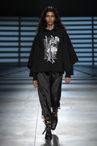 defile-preen-by-thornton-bregazzi-printemps-ete-2020-londres-look-7.thumb.jpg.ca963da8437d0fbf30181422f6c11cab.jpg