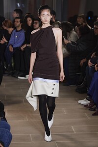 defile-proenza-schouler-automne-hiver-2020-2021-new-york-look-20.thumb.jpg.6b653f67f98bb2908370fa1bd4a68b2b.jpg