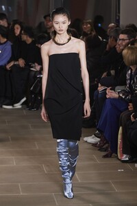 defile-proenza-schouler-automne-hiver-2020-2021-new-york-look-22.thumb.jpg.b83f6edf900d833823131bc941da4071.jpg