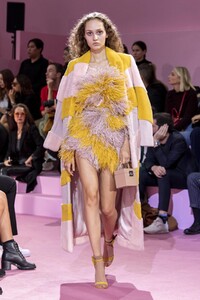 defile-ralph-amp-russo-printemps-ete-2020-paris-look-44.thumb.jpg.7287378492815f857f03f28258300e22.jpg