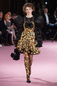 defile-richard-quinn-printemps-ete-2020-londres-look-12.thumb.jpg.ea42cb26cbf0754e1049f2ab2790d779.jpg