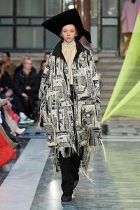 defile-roksanda-automne-hiver-2020-2021-londres-look-27.thumb.jpg.bb1c084ba1aa8f0a51bc5d91c3b0ec05.jpg