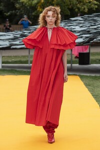 defile-roksanda-printemps-ete-2020-londres-look-31.thumb.jpg.b9c07d92785d27ab7207d0181868b415.jpg