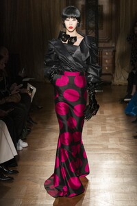 defile-rvdk-ronald-van-der-kemp-printemps-ete-2020-paris-look-38.thumb.jpg.418deb0abd0ea7ac6f5240056fcfedbe.jpg