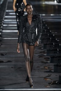 defile-saint-laurent-printemps-ete-2020-paris-look-58.thumb.jpg.2575aba1720407b9dd7dcfac14310c31.jpg