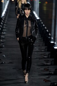 defile-saint-laurent-printemps-ete-2020-paris-look-76.thumb.jpg.9eb9399bc9c5f89201a337f07ac294f4.jpg