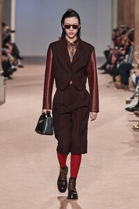 defile-salvatore-ferragamo-automne-hiver-2020-2021-milan-look-32.thumb.jpg.db18464d1147d455da68561f00cfb144.jpg
