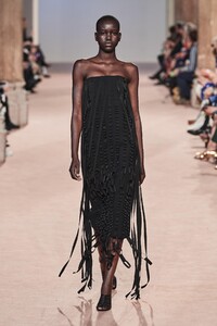 defile-salvatore-ferragamo-automne-hiver-2020-2021-milan-look-41.thumb.jpg.0f24a0cf15090349a11408b9b2bb2ad2.jpg