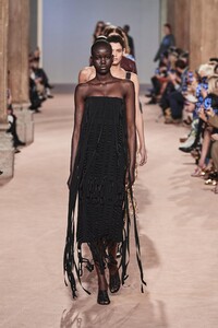 defile-salvatore-ferragamo-automne-hiver-2020-2021-milan-look-43.thumb.jpg.1b83dd139d66452275ba915c4afa7fbb.jpg