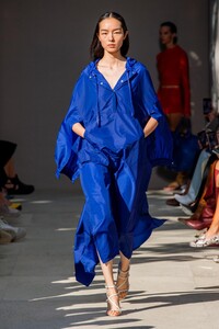 defile-salvatore-ferragamo-printemps-ete-2020-milan-look-17.thumb.jpg.997a48eb1e3acc4fc150e43c7ef489db.jpg