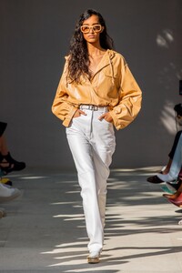 defile-salvatore-ferragamo-printemps-ete-2020-milan-look-3.thumb.jpg.70af11d093aa16db2784a70848d29fb9.jpg