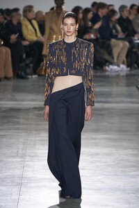 defile-schiaparelli-printemps-ete-2020-paris-look-14.thumb.jpg.d56e4b65fcbe1be59cec188a2174133d.jpg