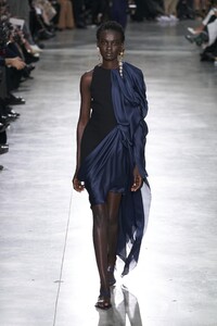 defile-schiaparelli-printemps-ete-2020-paris-look-16.thumb.jpg.4903158668fd3998a77db51ad68764a5.jpg