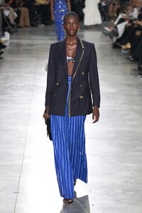 defile-schiaparelli-printemps-ete-2020-paris-look-26.thumb.jpg.487ce0693522af0d908ae58e6b83a3c6.jpg