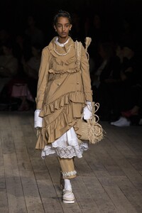 defile-simone-rocha-printemps-ete-2020-londres-look-11.thumb.jpg.9ecac66cf6ec38e64f4cfd3b4d7ec208.jpg