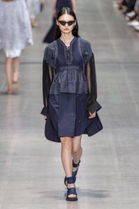 defile-sportmax-printemps-ete-2020-milan-look-16.thumb.jpg.d01b9cd64204eabe73a789ecea5f8bd3.jpg