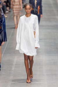defile-sportmax-printemps-ete-2020-milan-look-21.thumb.jpg.e4cb28cd70873c1fba88f0dc559f7775.jpg