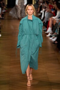 defile-stella-mccartney-printemps-ete-2020-paris-look-25.thumb.jpg.bf41b1fadfe31ade8d9a8424521ba987.jpg