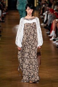 defile-stella-mccartney-printemps-ete-2020-paris-look-26.thumb.jpg.55ca02d223c790a139e74eebdeefeed9.jpg