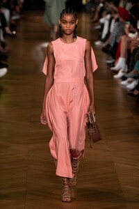 defile-stella-mccartney-printemps-ete-2020-paris-look-30.thumb.jpg.0d7e3db6950a93725e2bdb7bdd2a0ffc.jpg