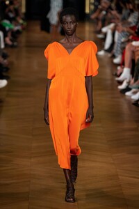 defile-stella-mccartney-printemps-ete-2020-paris-look-8.thumb.jpg.643fec0c37c0d66c2a1059502b9a1bf0.jpg