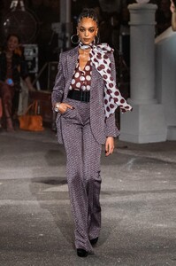 defile-tommy-hilfiger-automne-hiver-2019-2020-new-york-look-21.thumb.jpg.0b51df07ab9578053384ee6f0c35bf5e.jpg