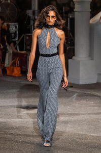 defile-tommy-hilfiger-automne-hiver-2019-2020-new-york-look-22.thumb.jpg.91bafe917e327e42637993ffa2f4dce5.jpg