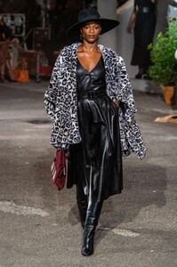 defile-tommy-hilfiger-automne-hiver-2019-2020-new-york-look-43.thumb.jpg.e31a53c570bfc6b6c563dbfd57494f11.jpg