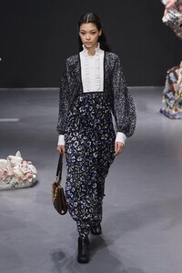 defile-tory-burch-automne-hiver-2020-2021-new-york-look-21.thumb.jpg.31f6339a7b9496cc68bc818af5b6e71c.jpg