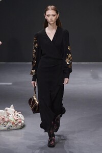 defile-tory-burch-automne-hiver-2020-2021-new-york-look-27.thumb.jpg.5590aad65492d895e0c63c9c48b8b2da.jpg