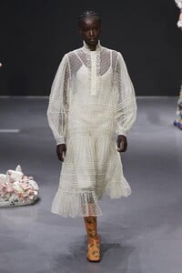 defile-tory-burch-automne-hiver-2020-2021-new-york-look-3.thumb.jpg.988c0abd28dd6cb65ee5159a0aaff240.jpg